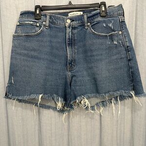 Abercrombie & Fitch Curve Love High-Rise Mom Short 4in / Size 32